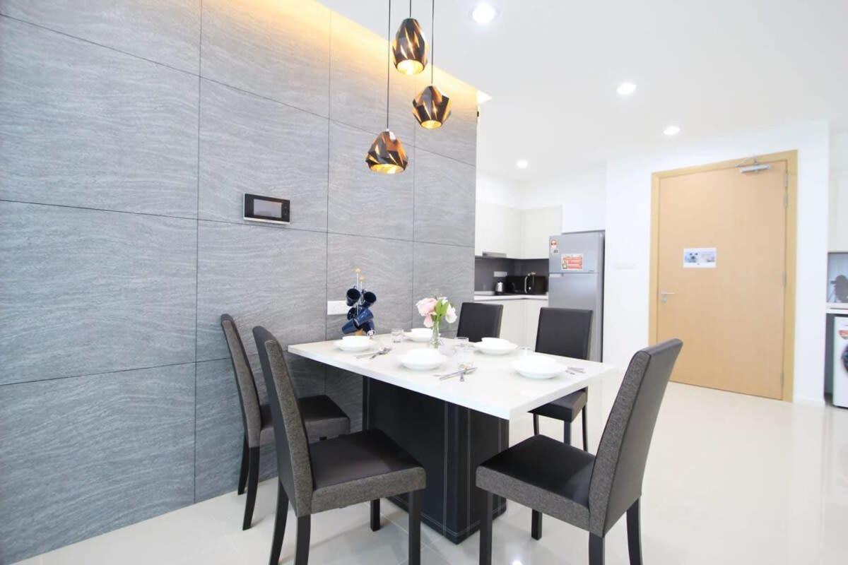 A Stylish High-Floor 2Br Suasana Suites Views Джохор-Бару Экстерьер фото