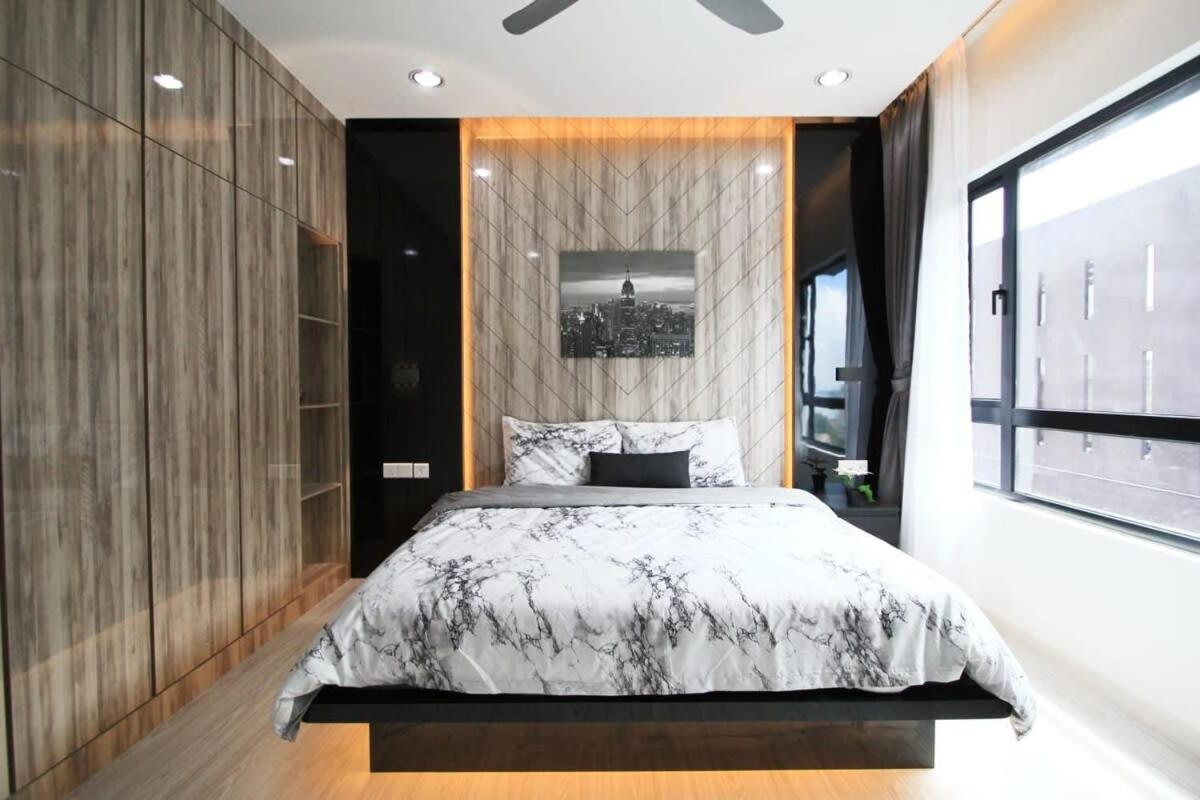 A Stylish High-Floor 2Br Suasana Suites Views Джохор-Бару Экстерьер фото